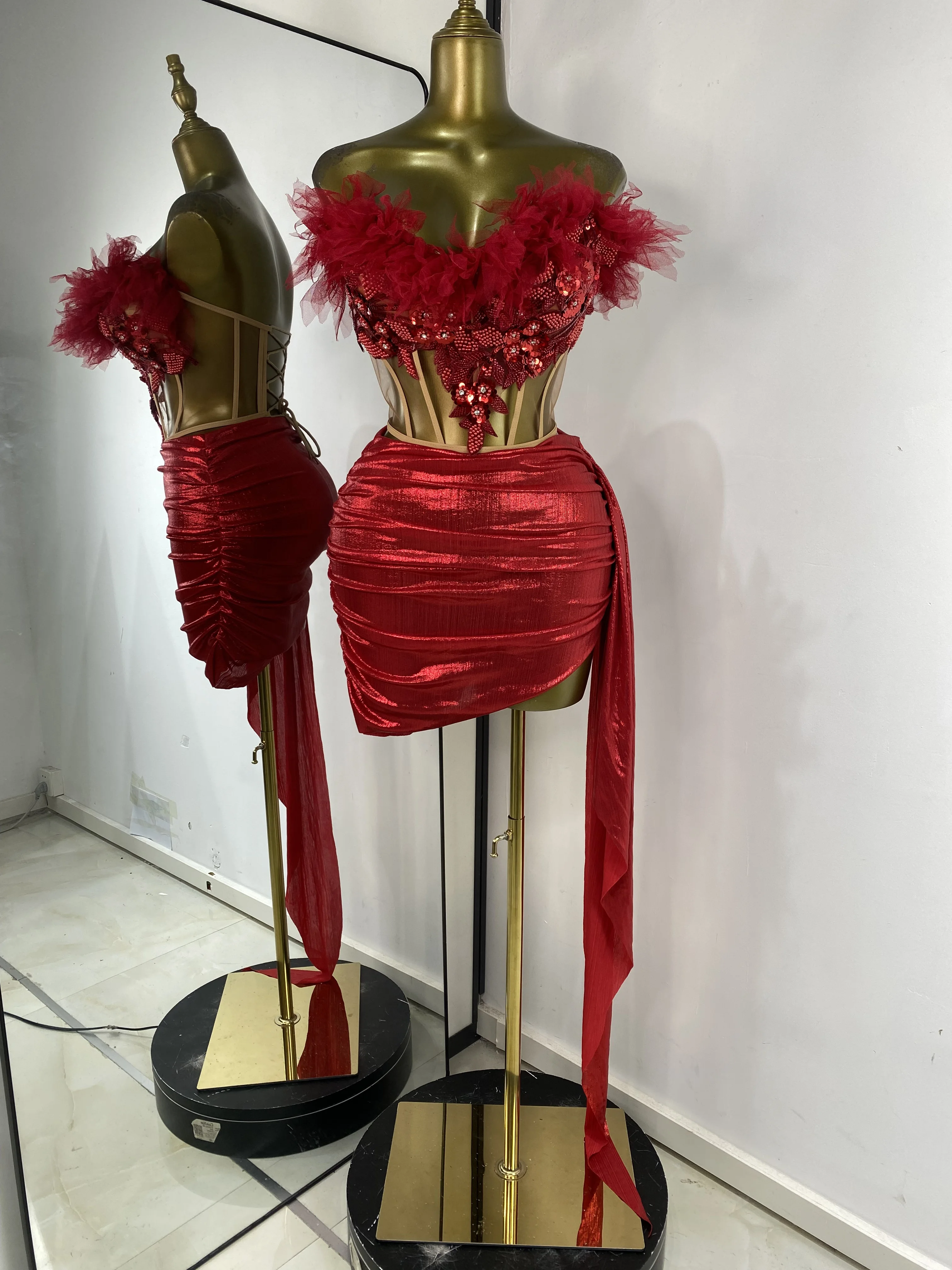 

Женский сексуальный красный сетчатый корсет с вышивкой бисером и цветами, топ и бронзовая мини-юбка, комплект из двух предметов, вечерние клубные наряды для вечеринок