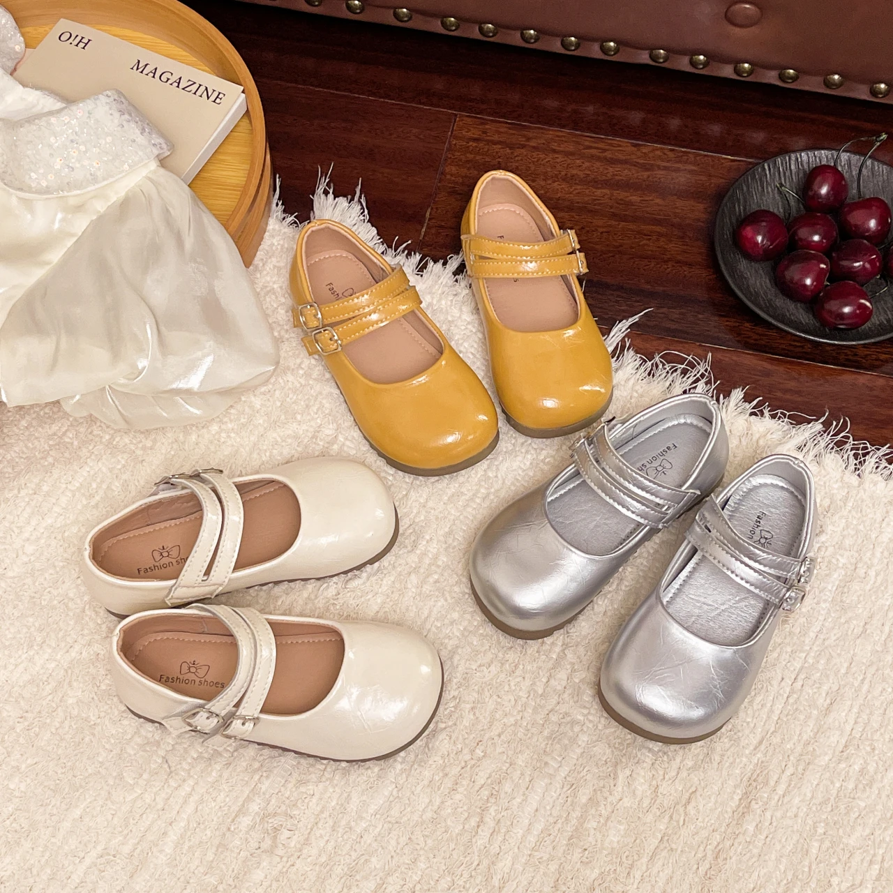 

Детские туфли Мэри Джейн для девочек с пряжкой, новинка 2026 года, летние, на ремешках, с мягкой подошвой, простые, для вечеринок, кожаные