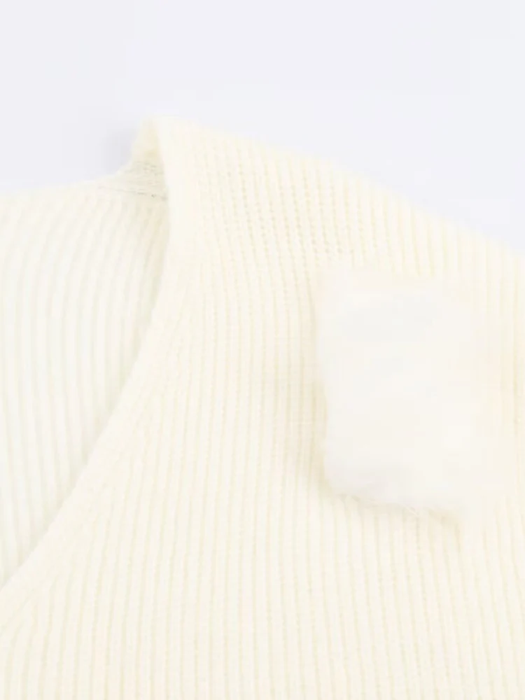 Nuovo abito alla moda da donna in stile europeo con uno stile casual versatile ed elegante, dotato di scollo a V e soffice maglia.