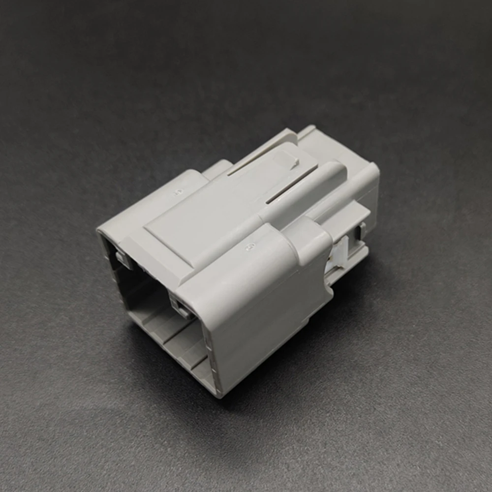 7282-6469-40 4Pin Unsealed Automotive Connector Male YESC Kaizen Series 6.3mm PBT Light Gray 30A for Power Wiring