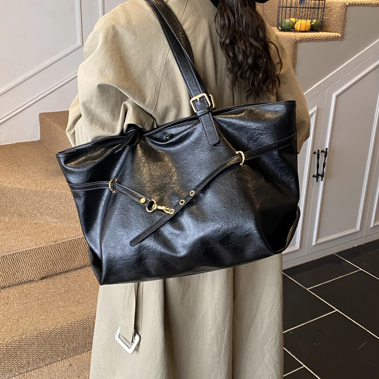 

Черная женская сумка-тоут из искусственной кожи, простая сумка, дизайнерская сумка на плечо для путешествий, женская сумка в Европе и Америке