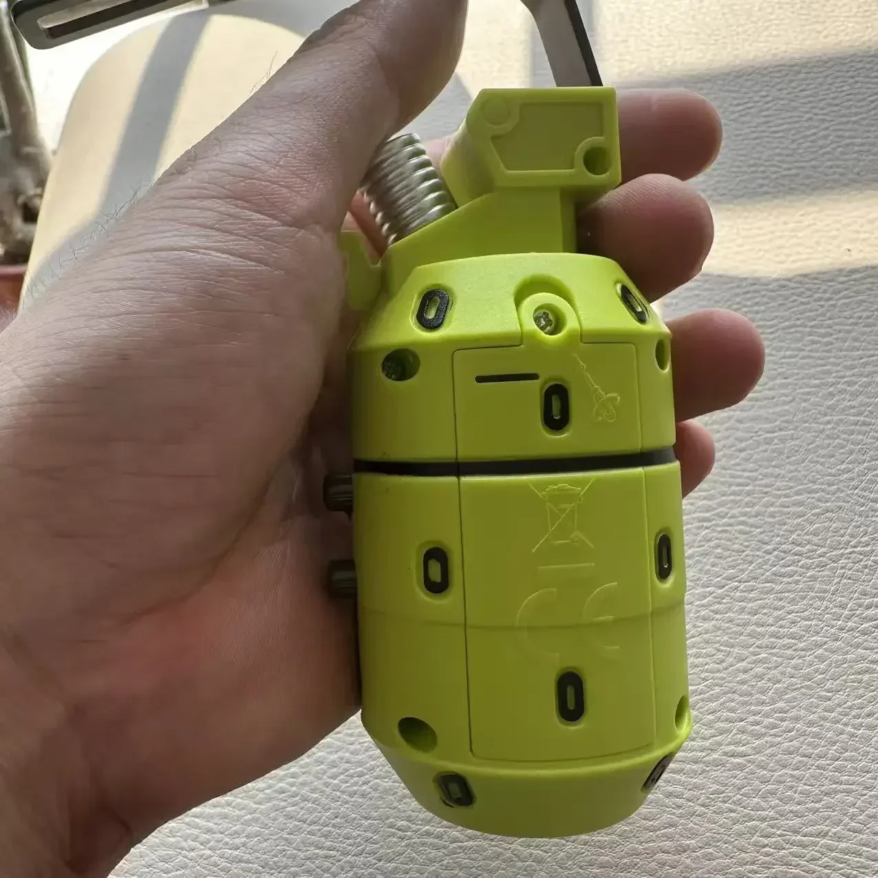 Manueller Zylinder-Pelletwerfer mit Flip-Sicherheitsverriegelung – Tragbares Hand-Schießgerät für Outdoor-Freizeitaktivitäten – Detail 4