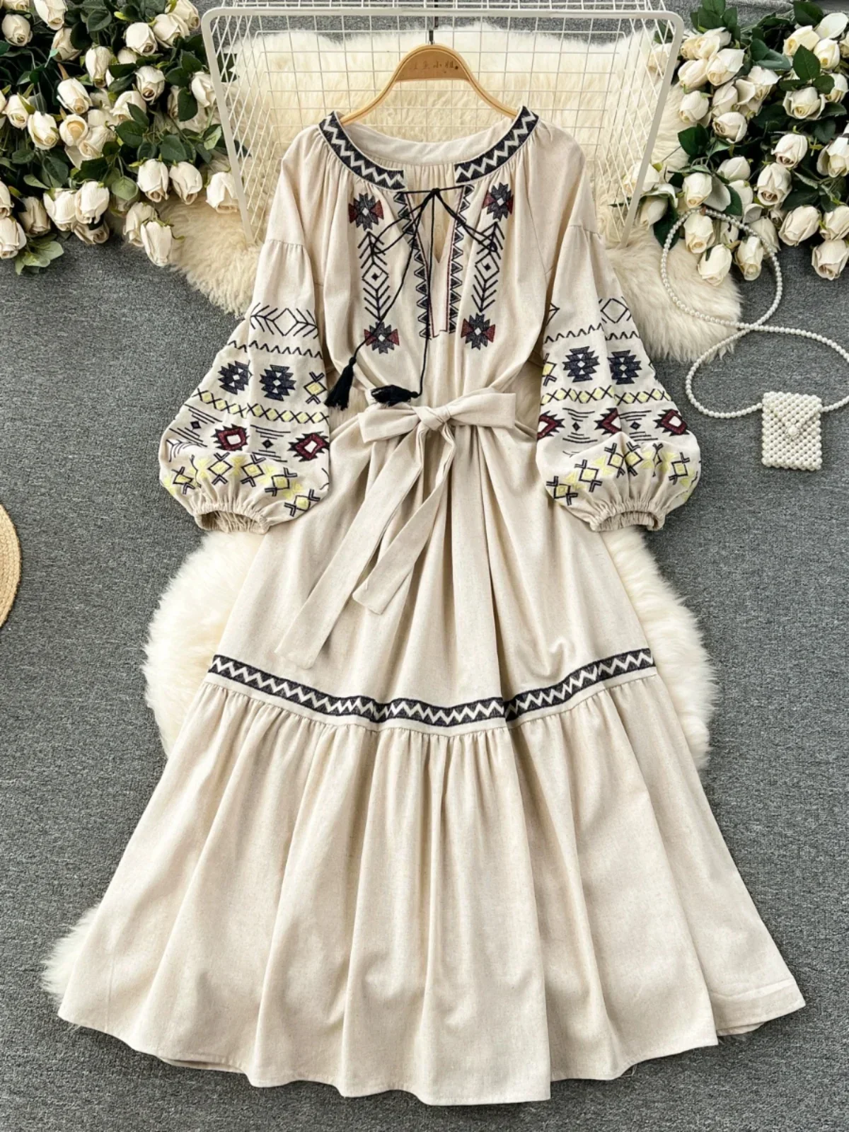 Women Bohemian Vacation Dress Travel Wear Sweet Western-style Embroidery Loose Waist Large Hem Midi Length Vestidos DS001