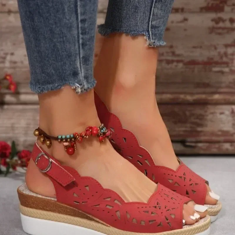 Zapatos huecos de verano para mujer, sandalias romanas de boca de pez, sólidas, para exteriores, informales, con tacón de cuña y hebilla, talla grande