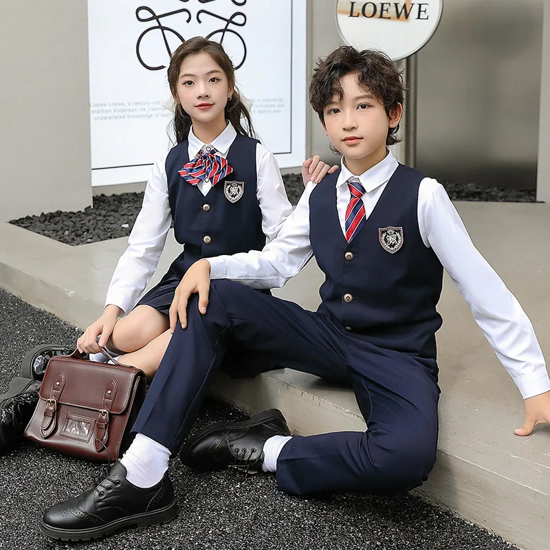 Uniforme escolar japonés para niños, camisa blanca, vestido plisado azul marino, chaleco, pantalones, pajarita, conjunto de ropa para niños y niñas, atuendo para estudiantes