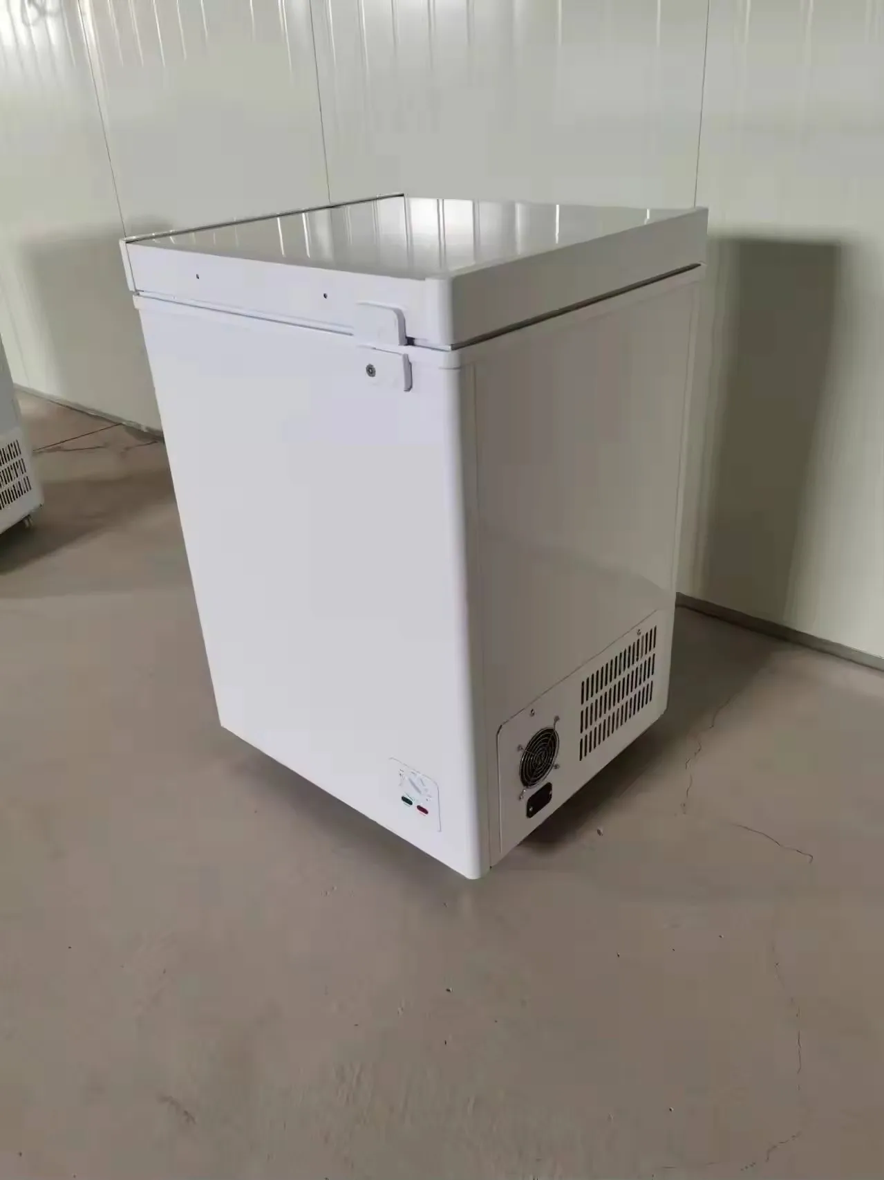 New Design save energy Fridge freezer 108Liter single top Door Solar Powered Refrigerator