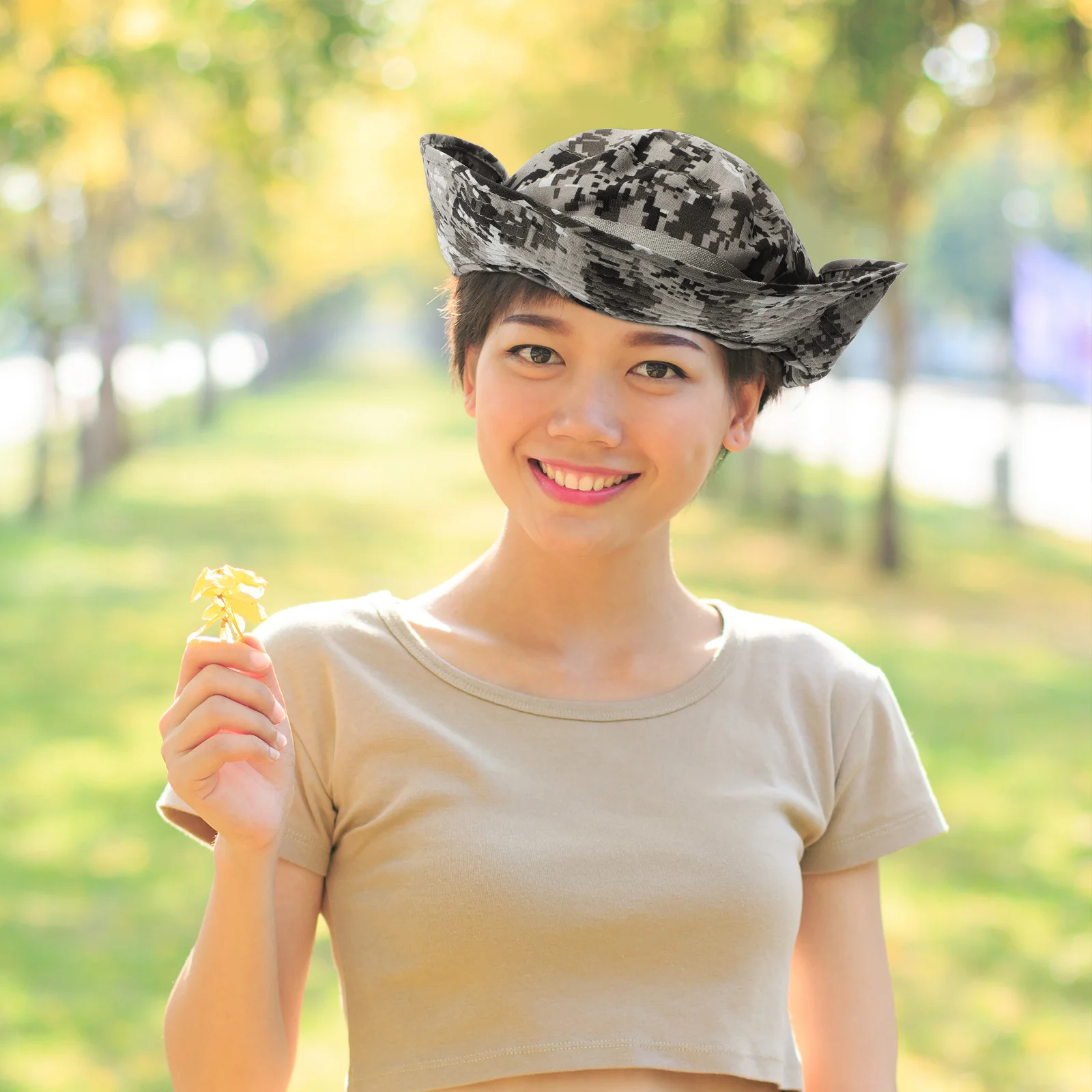 قبعة شمس مموهة مريحة وأنيقة قابلة للتنفس للحماية في الهواء الطلق للمشي لمسافات طويلة على الشاطئ والتخييم والسفر ملابس غير رسمية بسيطة