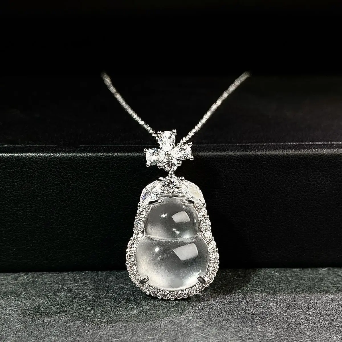 

Top Selling Silver Plated Gourd Necklace Pendant for Scenic Spots, Women's Collarbone Chain, High Ice Water Foam Jade