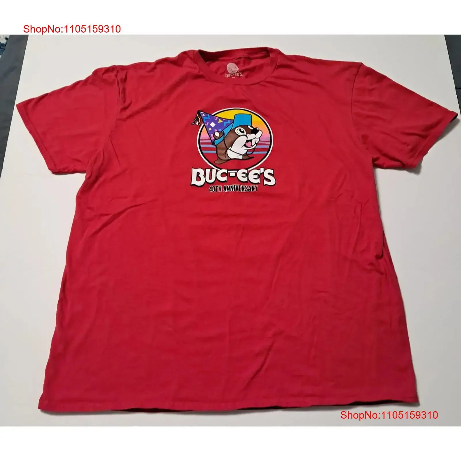 تي شيرت Buc ees للذكرى الأربعين مثلها 1982 باللون الأحمر للبالغين مقاس XL جرافيك مغسول عتيق ملابس الشارع متعددة الاستخدامات