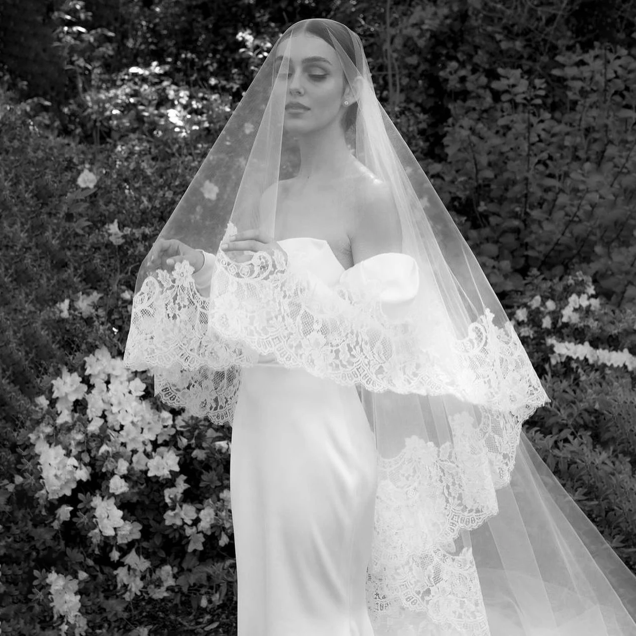 

Chapel Length Crochet Lace Trim Mantilla Veil With Comb Custom Made One Layer Tulle Wedding Bridal Drop Long Trailing Veils