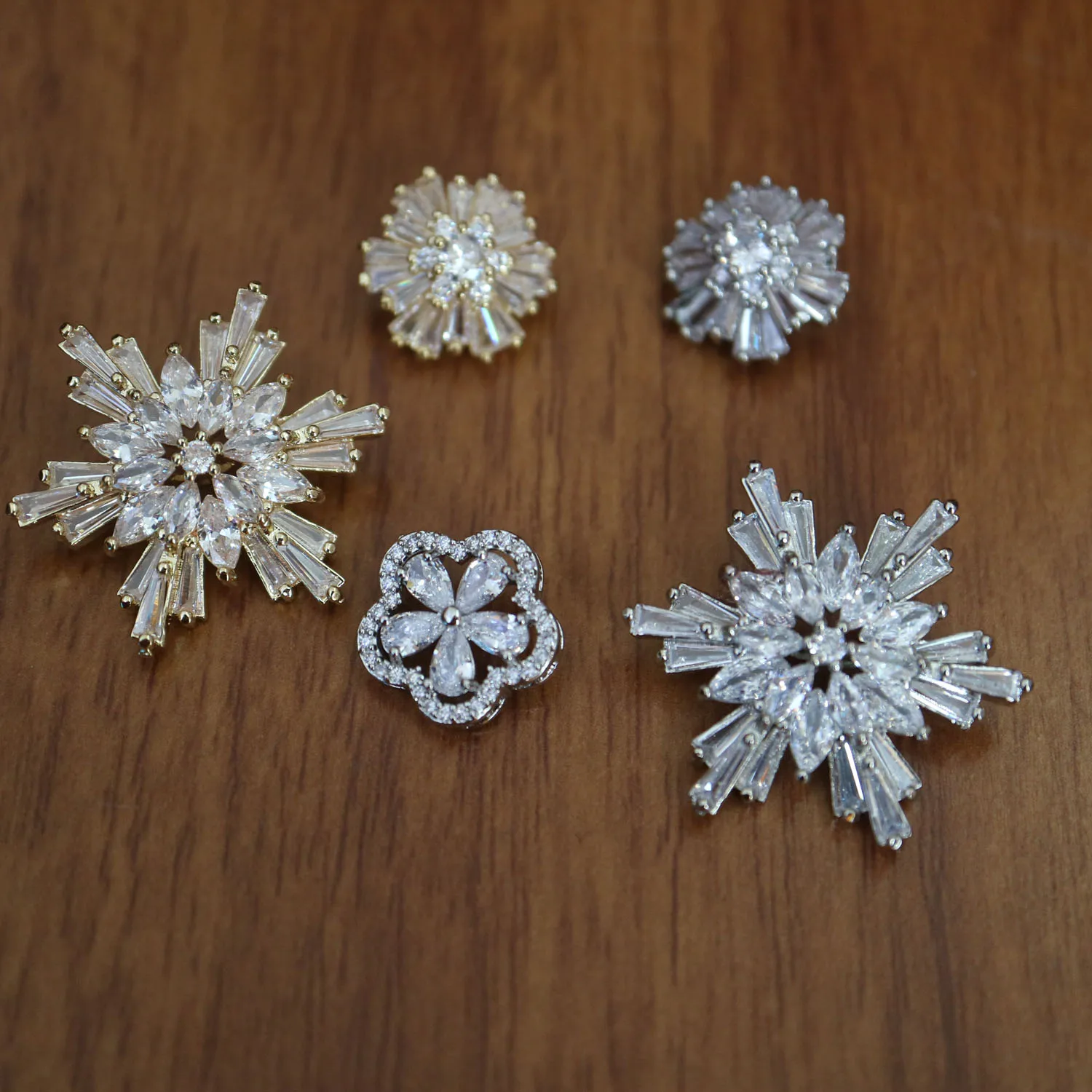 5pc/lot Luxury crystal floral buttons Cubic zirconia button for shirt Decorative CZ sewing buttons for cashmere Knit cardigan