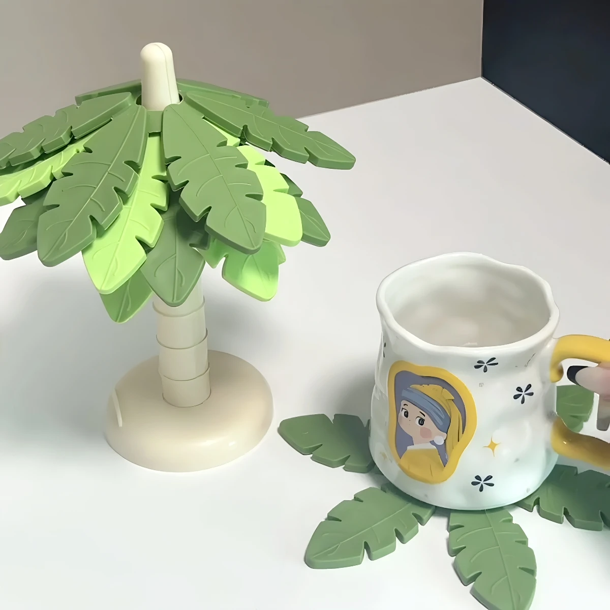 

Heat Resistant Silicone Trivet Pad for Dining Table Cute Decorative nut Tree Pattern Ideal for Soup Pots And Serving Plates