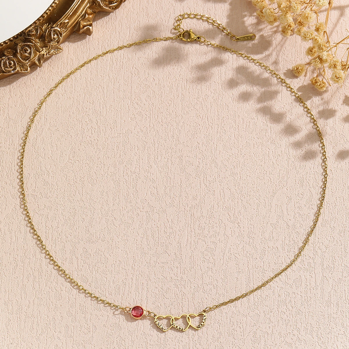 Kalung Tiga Nama Kustom Baja Tahan Karat Liontin Tiga Hati Perhiasan Pribadi untuk Ibu dengan Nama Anak Kalung Keluarga ﻿