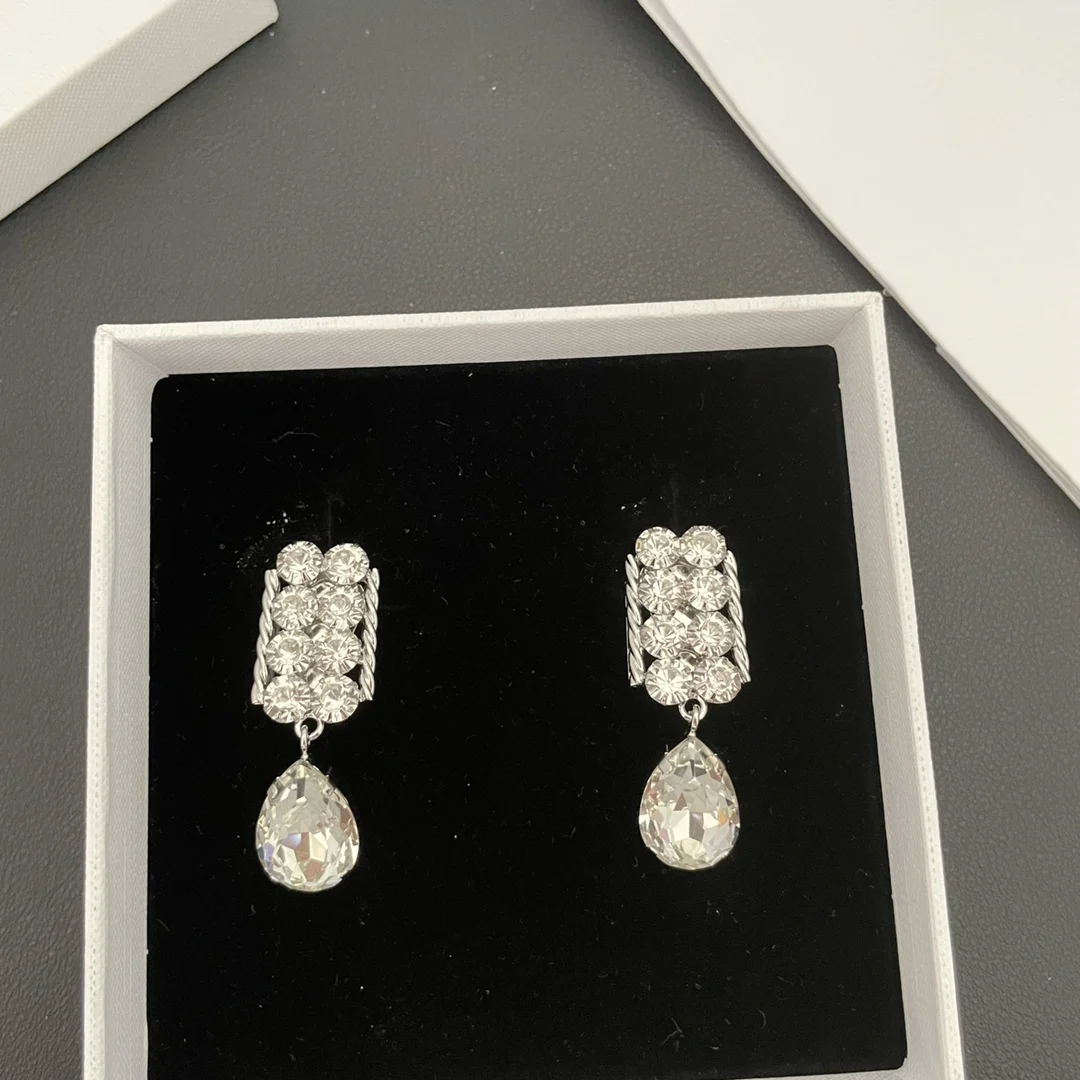 

European and American vintage crystal ear clip