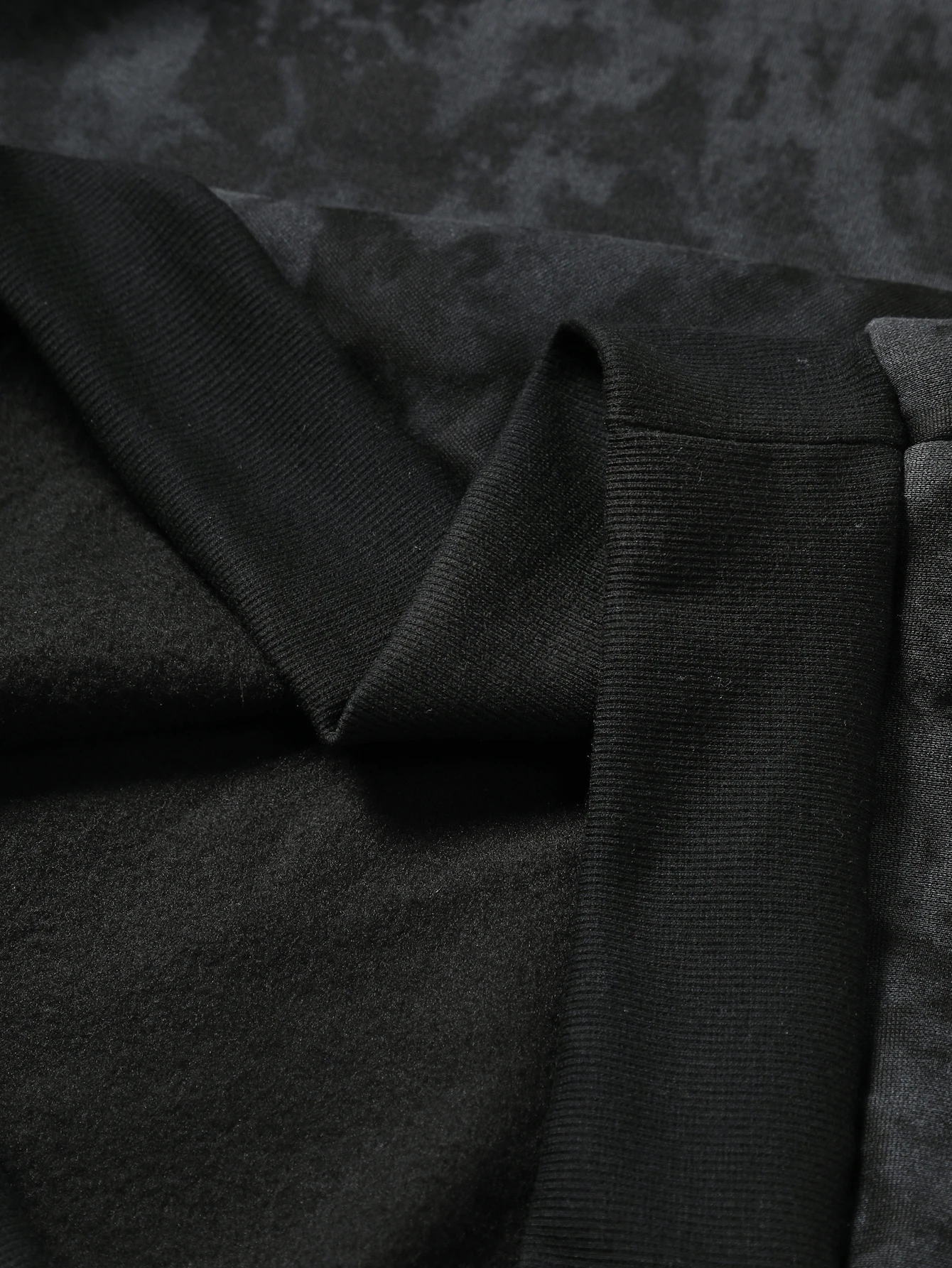 Unisex Vintage-Style Distressed Hoodie, in mehreren Farben erhältlich. – Detail 5