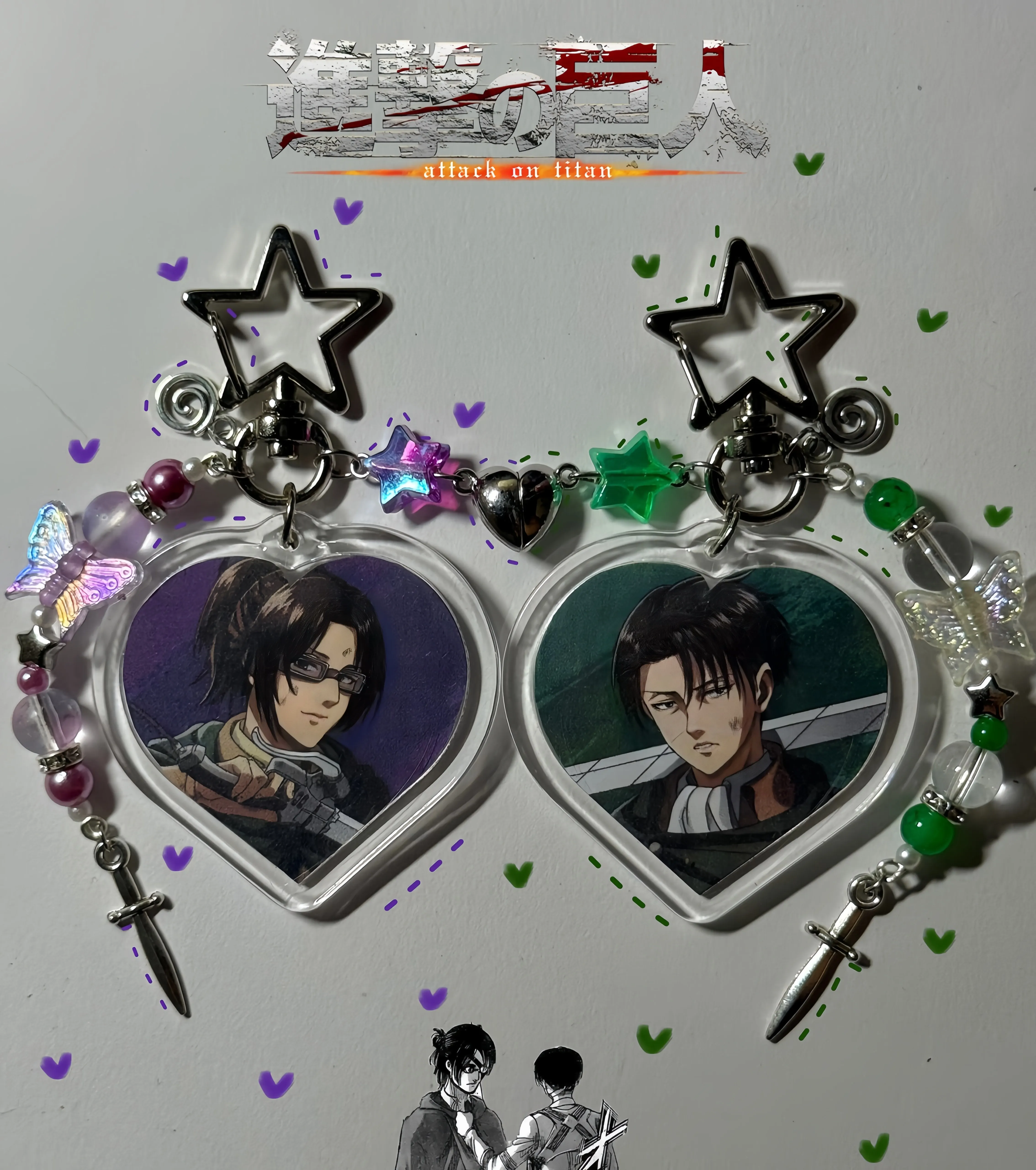 ~•Anime hecho a mano Attack on Titan llaveros a juego diseño estético•~