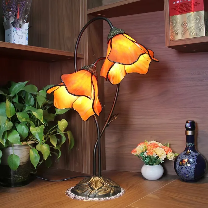 

Antique Handmade Tiffany Stained Glass Table Lamps Pink Petal Lampshade Beside Desk Night Light for Bedroom Living Room Office