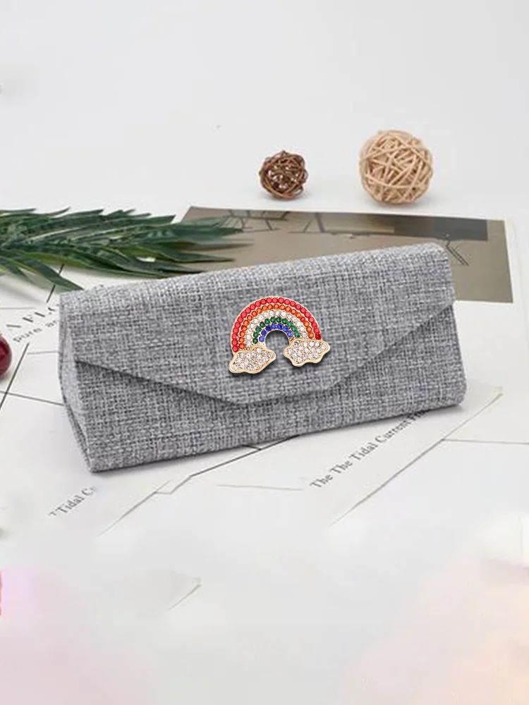 Triangular Eyewear Case: Cotton Linen Portable Exclusively for Women Symmetrical Leaf Decor