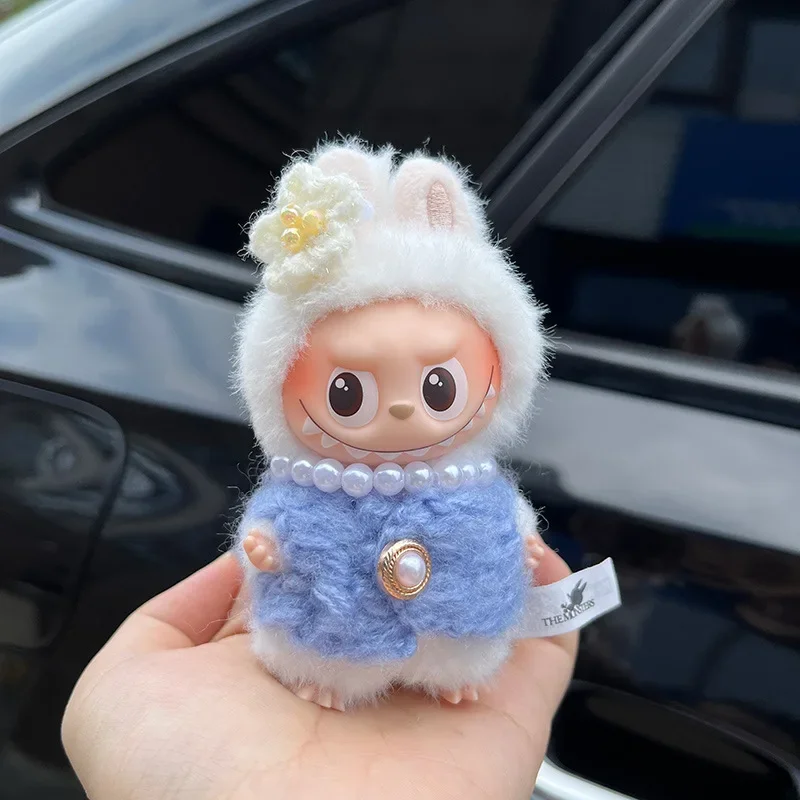 ل Labubu 4.0 دبوس للحب الملابس عبق الرياح الصوف سترة اللؤلؤ قلادة مجموعة Labubu V4 الملابس دمية صغيرة مجموعة الموضة