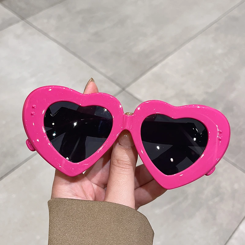 New Multicolored Heart Shape Sunglasses Trendy Fashion Female Party Shades Top Brand Personalized Vintage Brand Designer Eyewear