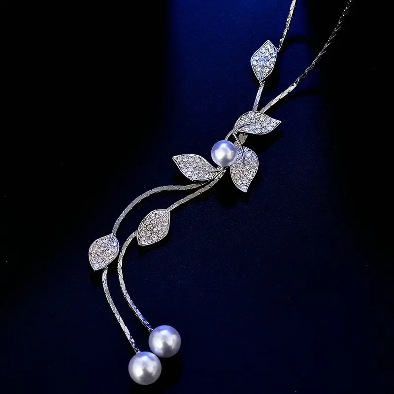 Elegant Leaf Long Necklace Women Bijoux New Fashion Jewelry Simulated-Pearl Necklaces & Pendants