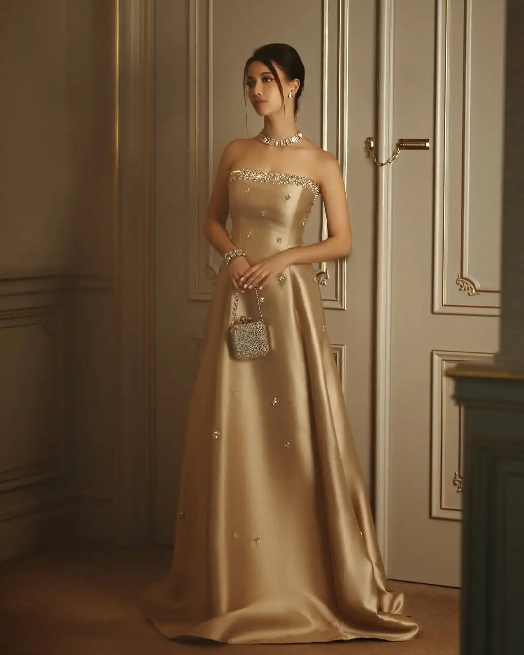 Ofherown Элегантные атласные вечерние платья цвета шампанского с кристаллами А-силуэта без бретелек Пром платья Вечернее платье для выпускного вечера для женщин по индивидуальному заказу