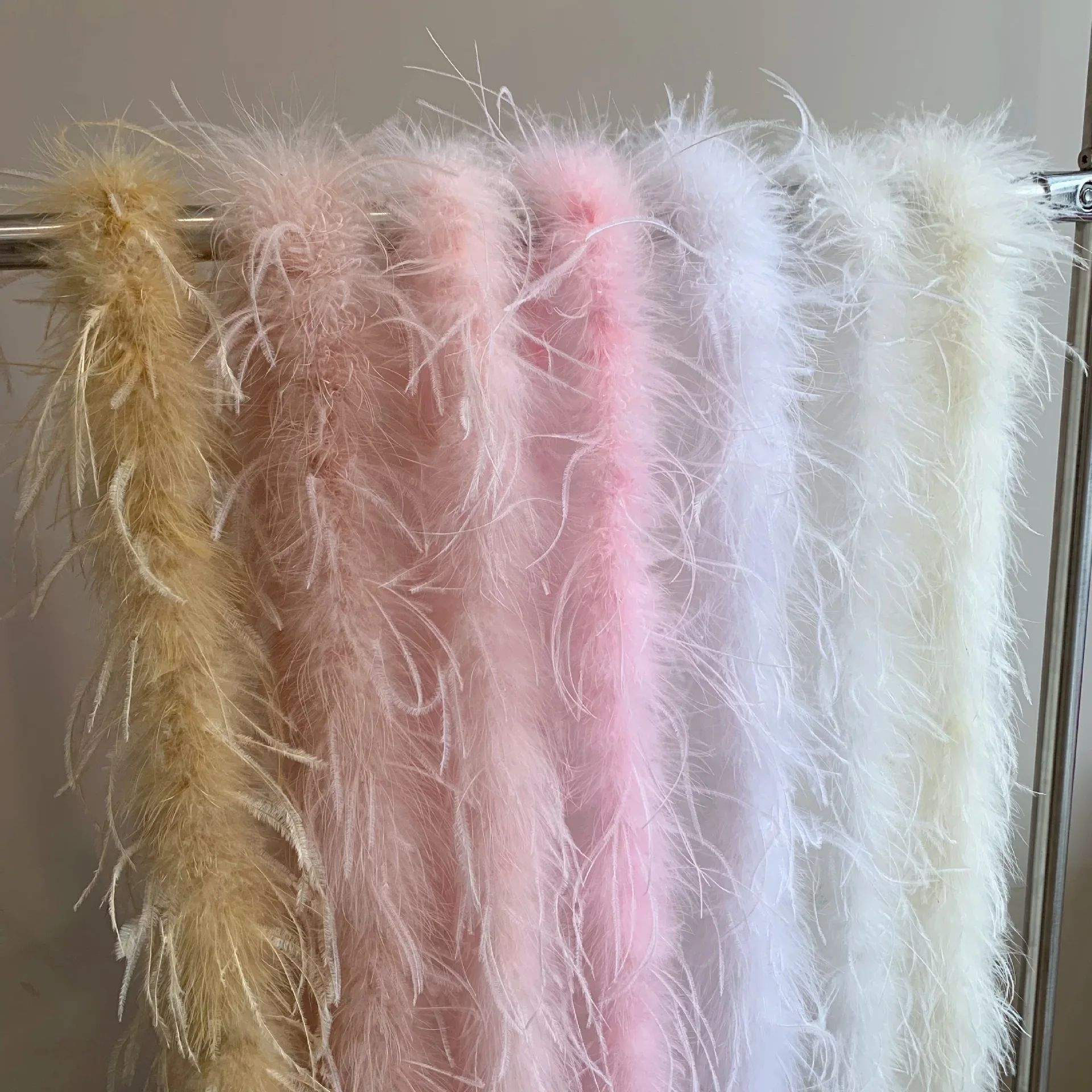 

Оптовая продажа, боа из страусиных перьев, 20 г, 2 м, красочный шарф с перьями для танцевального выступления, вечерние украшения, аксессуары для одежды «сделай сам»