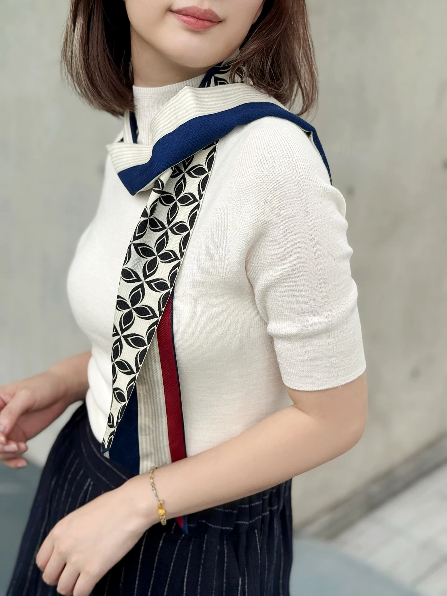 kaliiya-original-double-layered-scarf-with-bunting-flag-design-and-four-leaf-clover-pattern-in-red-white-and-blue-for-women