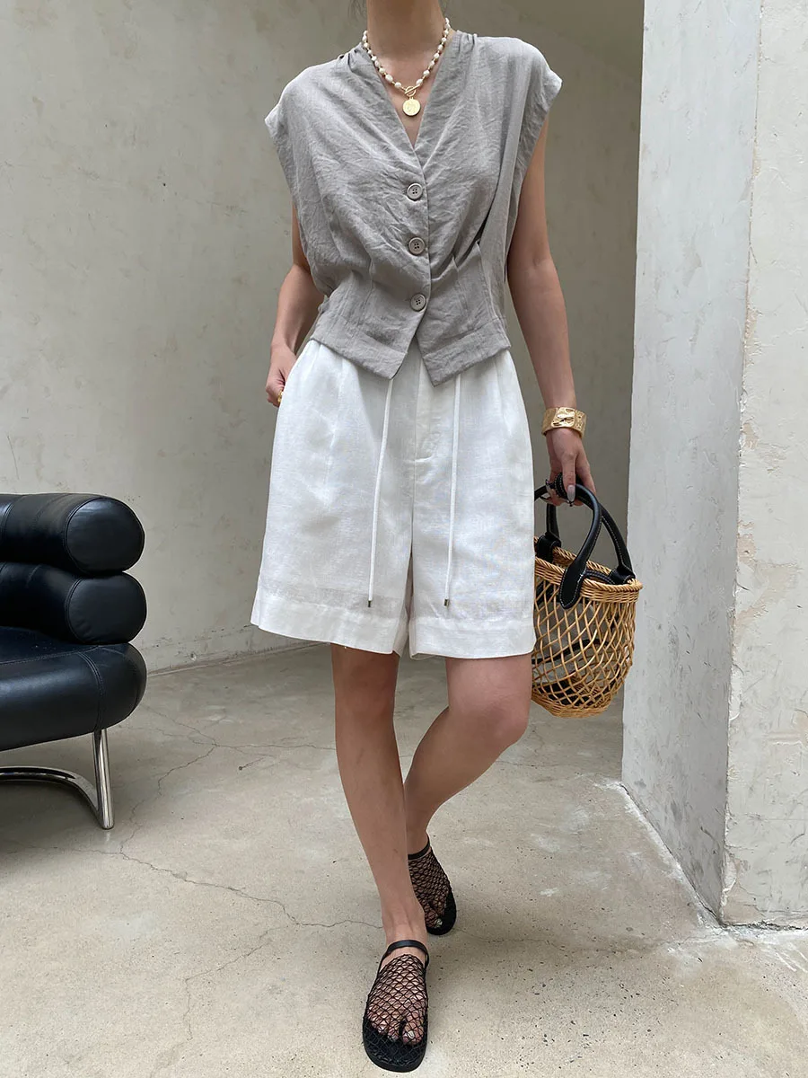 Sommerliche Damen-Weste in unifarbenem, lässigem Design mit Schultertasche, plissiertem V-Ausschnitt und ärmellosem Schnitt. – Detail 21