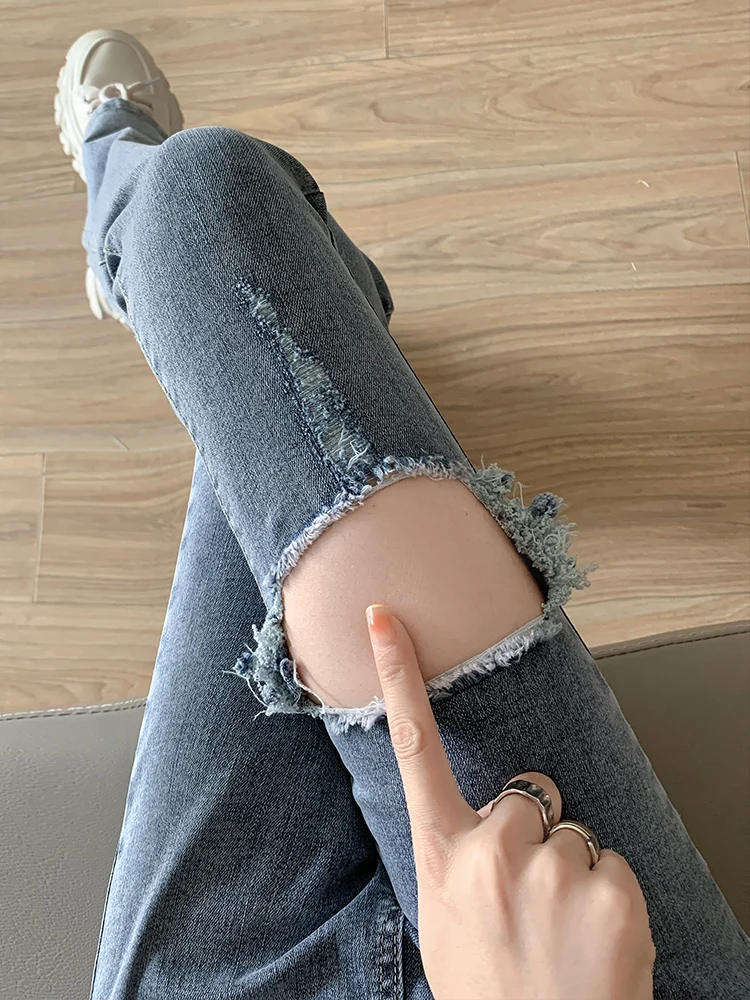 

Женские джинсы с высокой талией, облегающие, слегка расклешенные, весна-лето 2024, новые, модные, из хлопкового стрейч-денима с эффектом потертости, трендовые, в стиле Ins