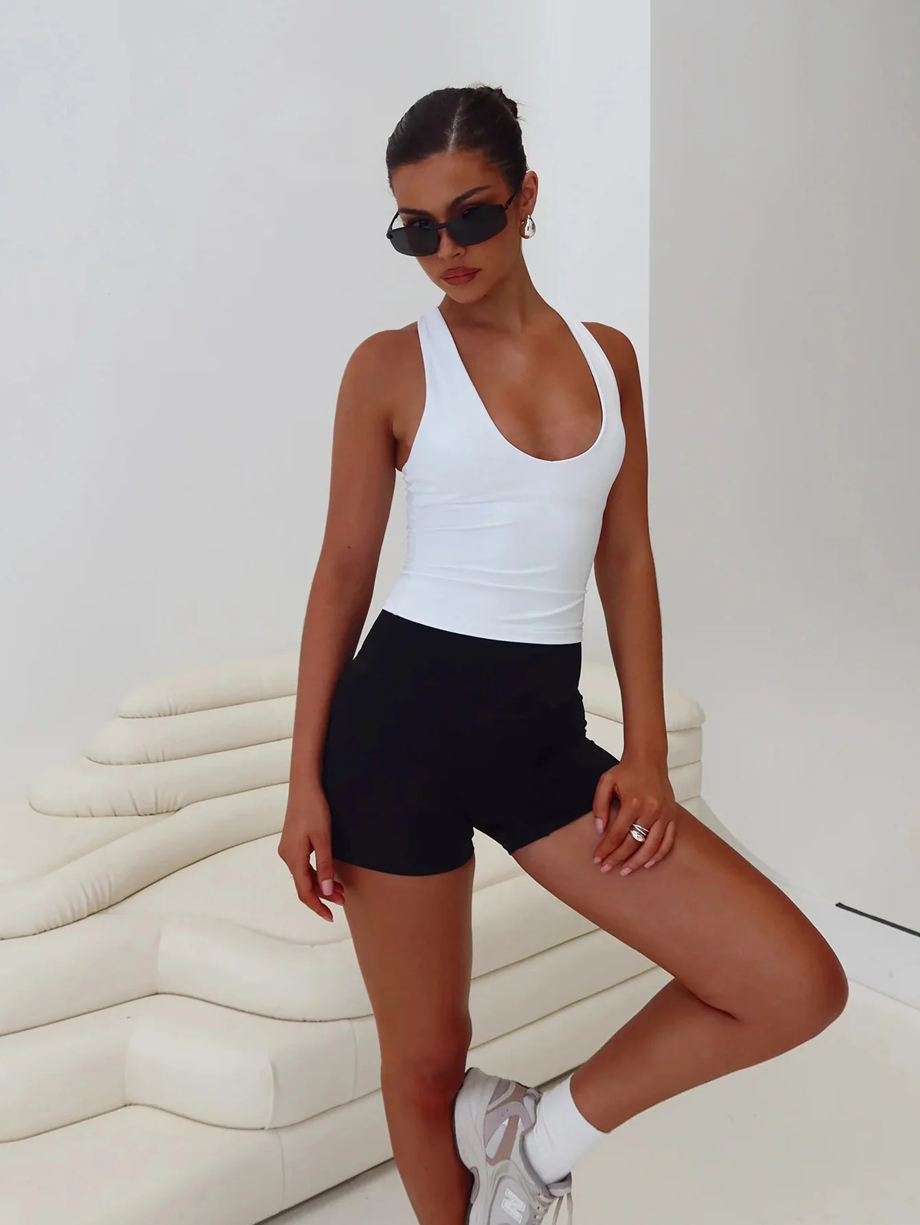 Damen Einfarbiges U-Ausschnitt Ärmelloses Slim-Fit-Top, Lässige Sommermode, Vielseitiges Gestricktes Tanktop für den Alltag – Detail 2