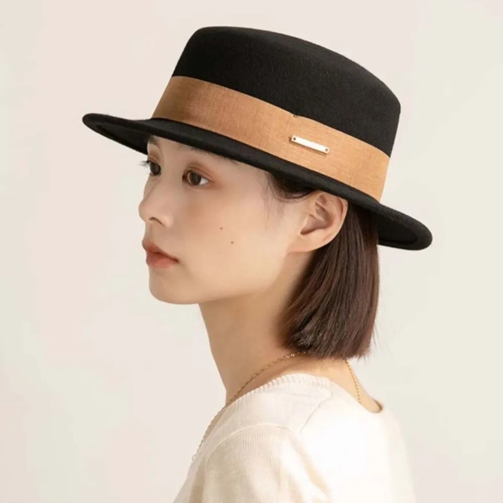 

Elegant Vintage Looking Woolen Jazz Cap Versatile Flat British Top Hat Warmer Solid Color Woolen Formal Hat Ball