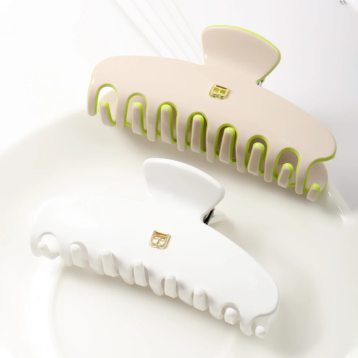 قطعة واحدة من مشبك خلات الفرنسي القديم بأحرف إنجليزية على الوجهين، لوحة رياح لطيفة، الجزء الخلفي من الرأس، زخرفة شعر بمشبك سمك القرش #3