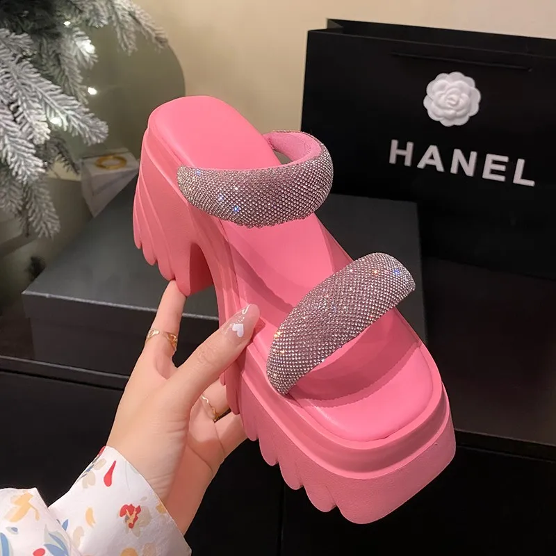 Zapatos de plataforma alta con diamantes de imitación para mujer, sandalias de lujo con correa de cristal, diseño de marca, zapatillas deslizantes de cuña Rosa ostentosa para verano