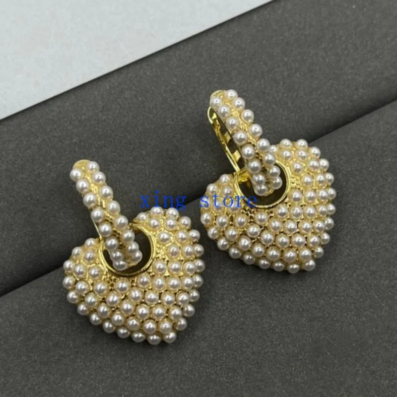 

2024 New Fashionable Round Simulated Pearl Inlaid Heart Pendant Sweet and Romantic Women's Earrings