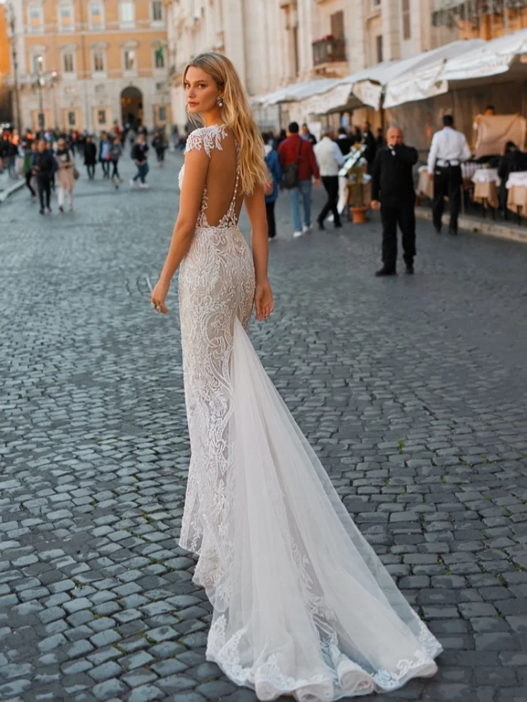 2025年女性用カスタムウェディングドレス、セクシーな深いVネック、半袖、精巧なレースデカール、背中開きフィッシュテールスカート