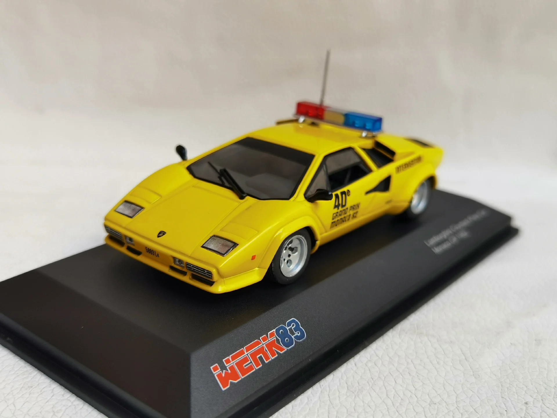 

Diecast Werk83 1/43 Scale Lamborghini GP 1982 Lamborghini Safety Car Alloy Car Model Collectible Toy Gift Souvenir Display