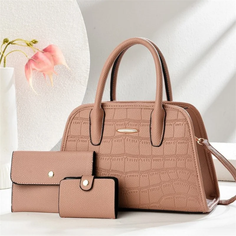 

High End Elegant Tote Bag For Ladies With A Casual Vintage Vibe And Quality Leather Material