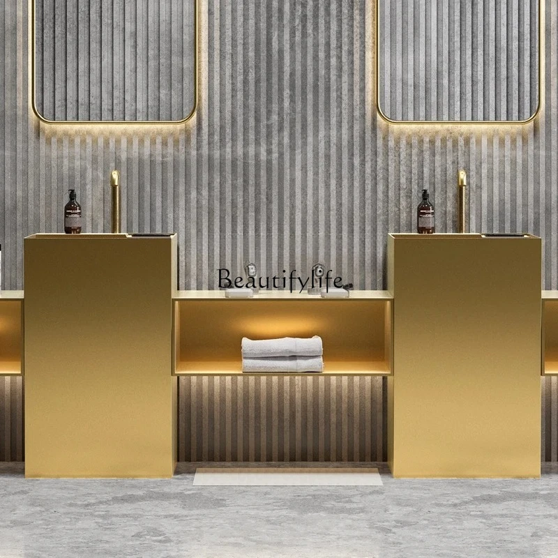 Gouden RVS kolomwastafel Van vloer tot plafond geïntegreerde wastafel Binnenplaats Buitenzuilwastafel