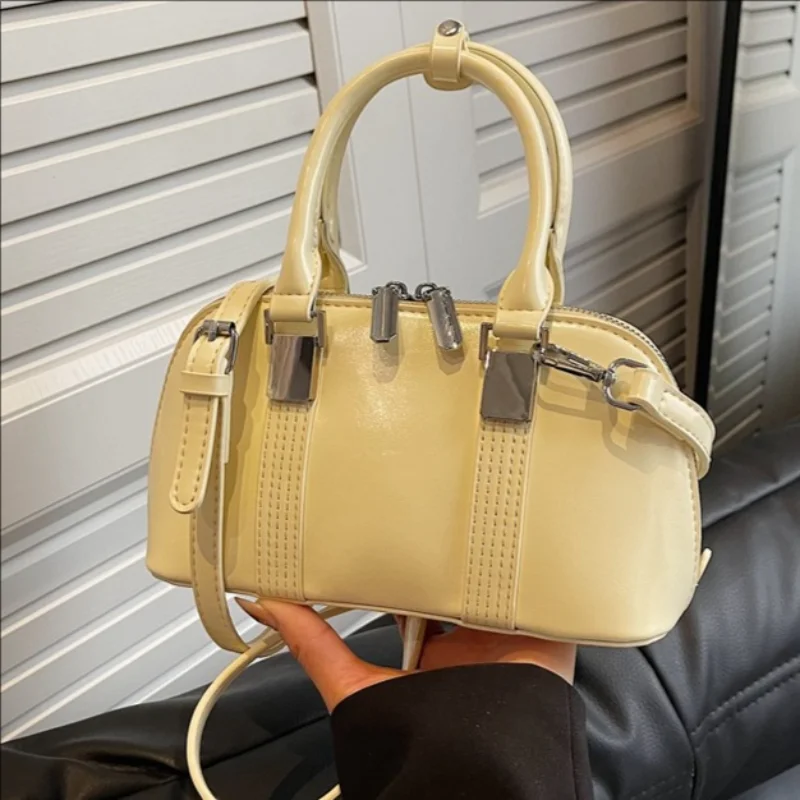 

Ретро нишевый дизайн, модная текстурная ручная сумка-подушка, 2026, новая простая однотонная сумка через плечо для поездок на работу