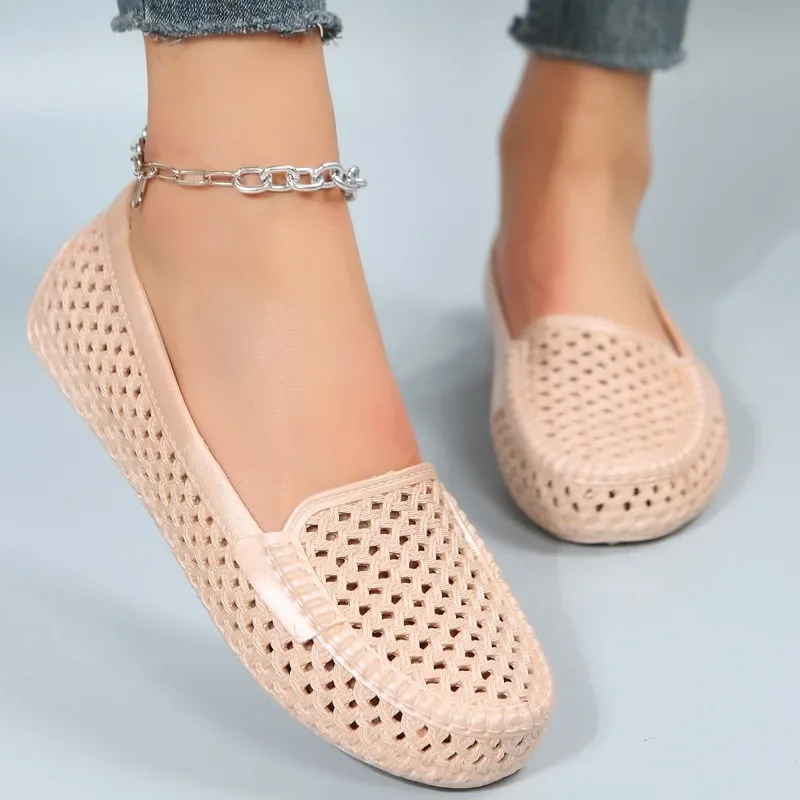 Women Clogs Jelly Sandals Home Non-slip Summer Hole Shoes Female Flat Slippers Plastic Female Girls EVA Garden Shoes