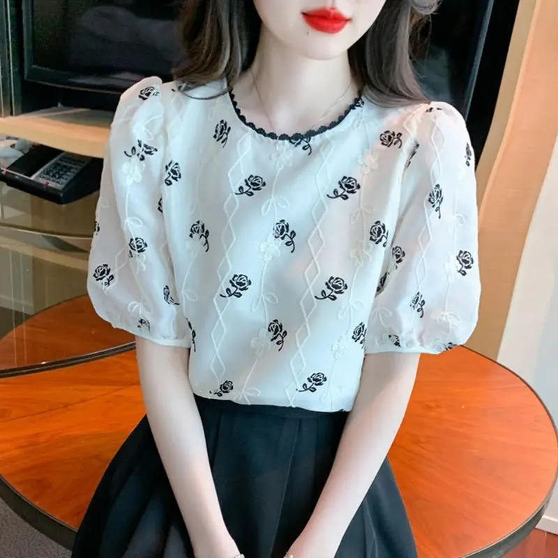 

Summer Korean Version Fashionable Minimalist Chiffon Short Sleeved Round Neck Printed Patchwork Embroidered Women's Shirt Top