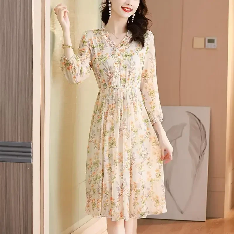 Robe en mousseline de soie à fleurs pour femmes, nouveau style de mode, col en V, coutures épissées, mince, mi-longue, robe d'été, printemps, été