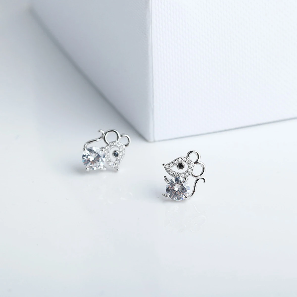 

Sterling Silver Rhinestone Rat Earrings Lightweight Durable Small Size Women Jewelry Party Wedding Gift Accessories Comfortable