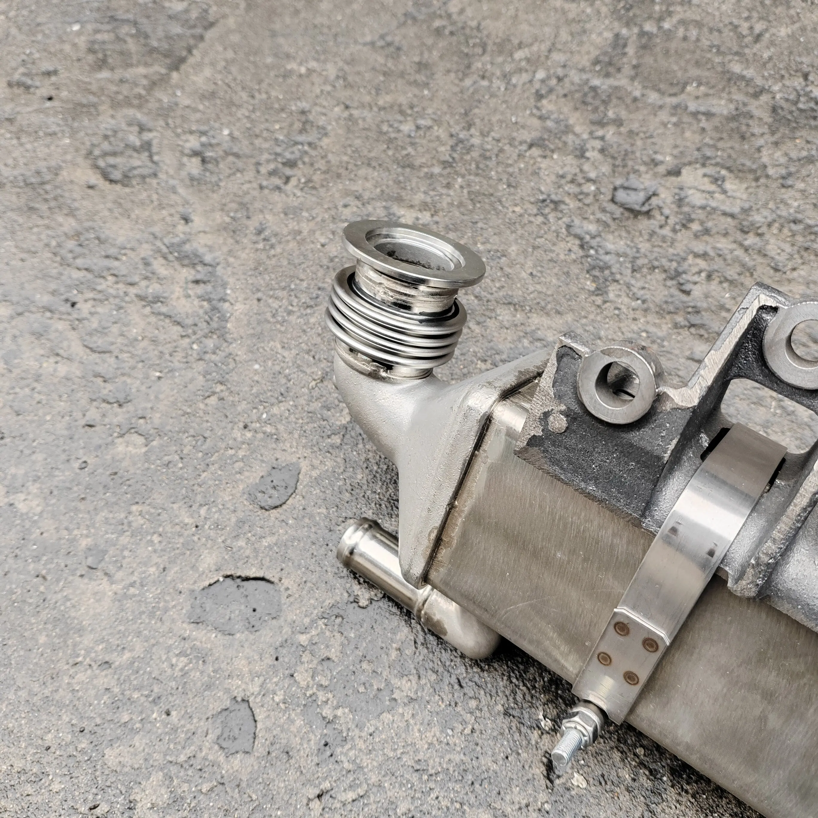 Applicable to Dongfeng Tianjin KR Longqing DDI National Six Engine 1207010-E4500  EGR Valve Cooler