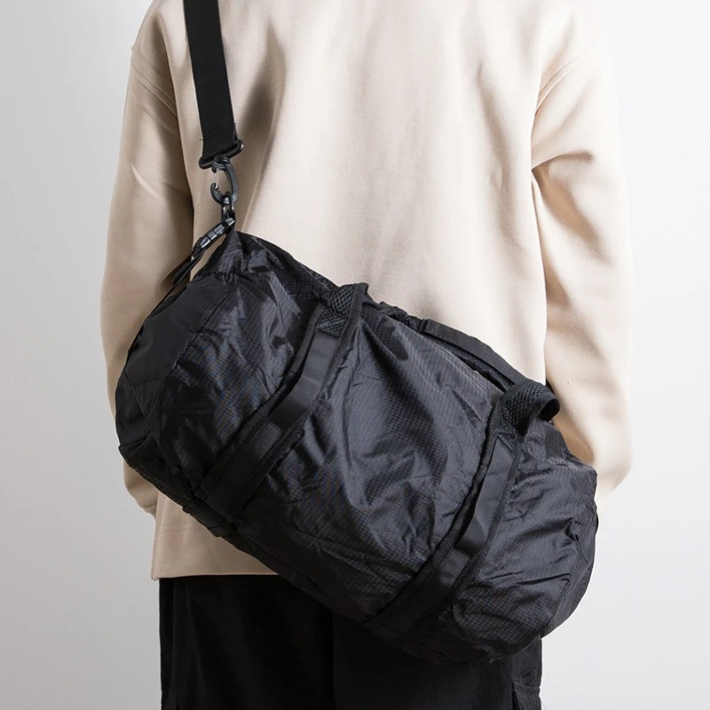 حقائب كتف خفيفة الوزن للغاية للرجال من قماش أكسفورد حقيبة كروس للرجال كبيرة غير رسمية للسفر في الهواء الطلق تناسب كيس الكمبيوتر