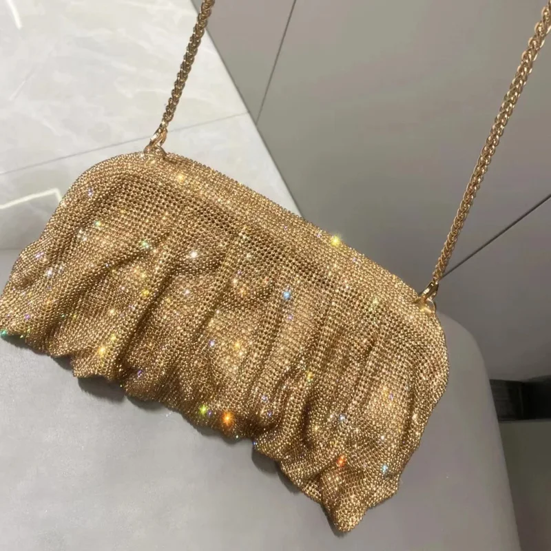 Bolsos de mano plateados con diamantes de imitación brillantes para mujer, carteras de diseñador de lujo, tendencia Boutique, pliegues de cristal, fiesta de boda, 2023