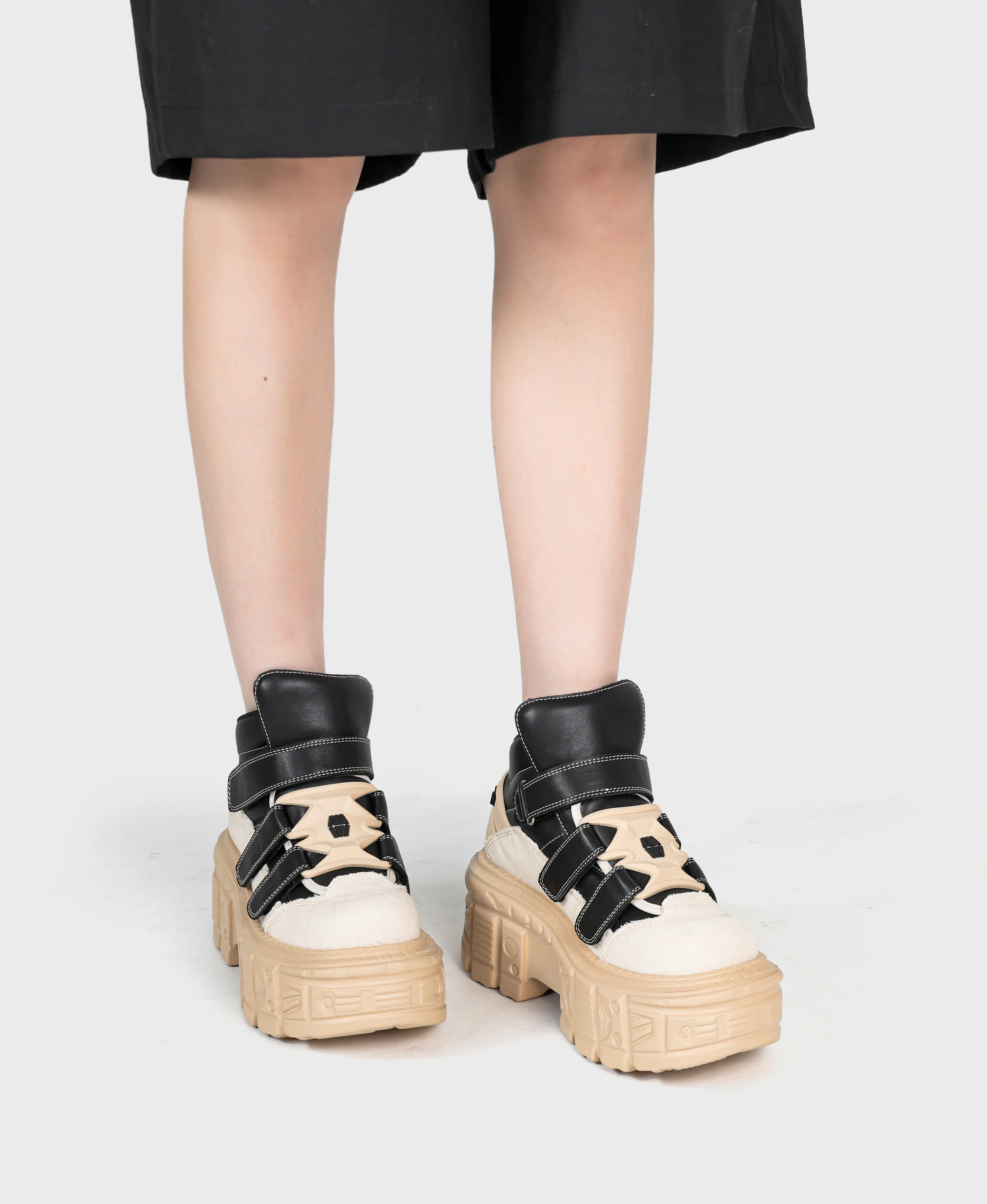 Gothic Enkel Rock Laarzen 2025 Vrouw Sneakers Nieuwe Punk Stijl Vrouwen Schoenen Lace-up Hak Hoogte Platform Schoenen Vrouw metalen Decor