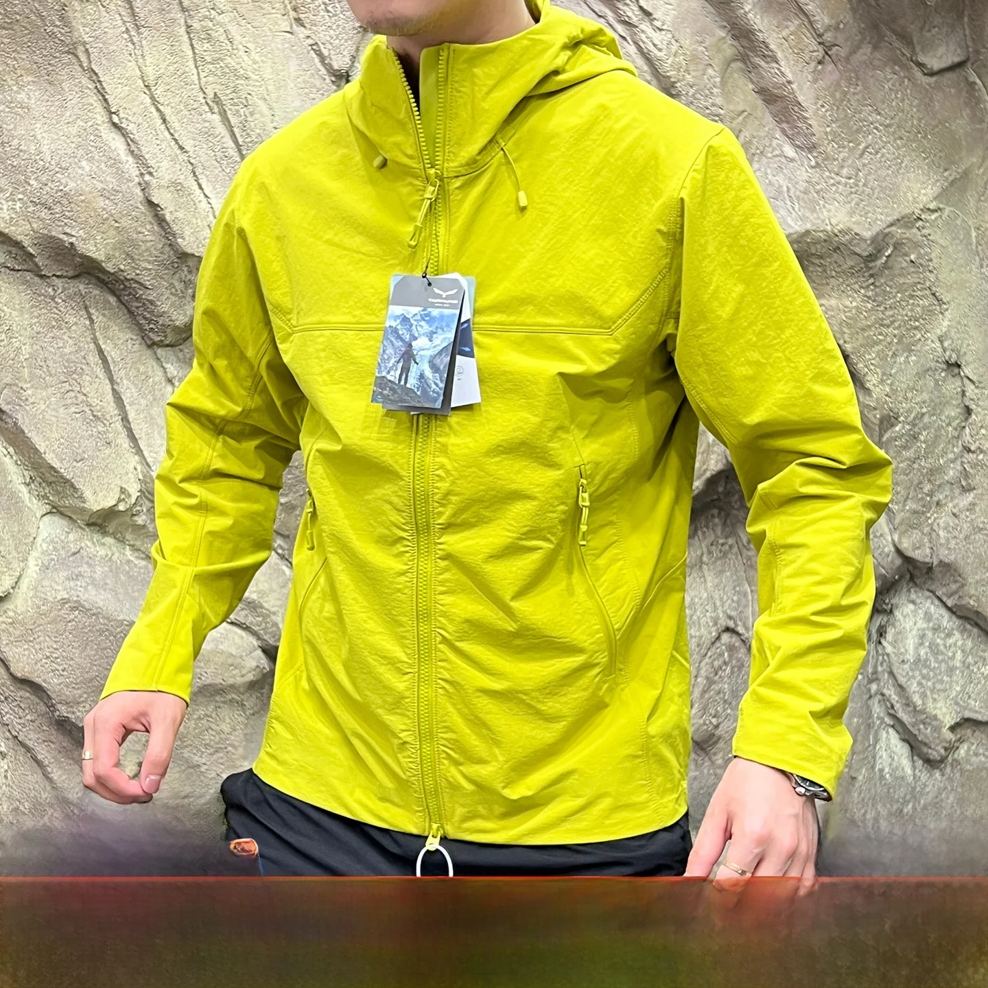 

Young Men's 3D Tailored Softell Jaet Outdoor Windproof Waterproof Elastic ell Coat Autumn Season Stand Fit Long Sve