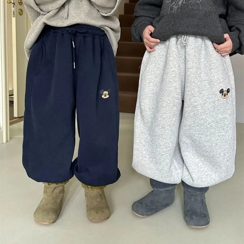 

﻿ Спортивные штаны с принтом Микки, детские зимние штаны 2025 года, новые бархатные теплые повседневные свободные брюки для мальчиков и девочек, пышные длинные брюки из флиса альпаки